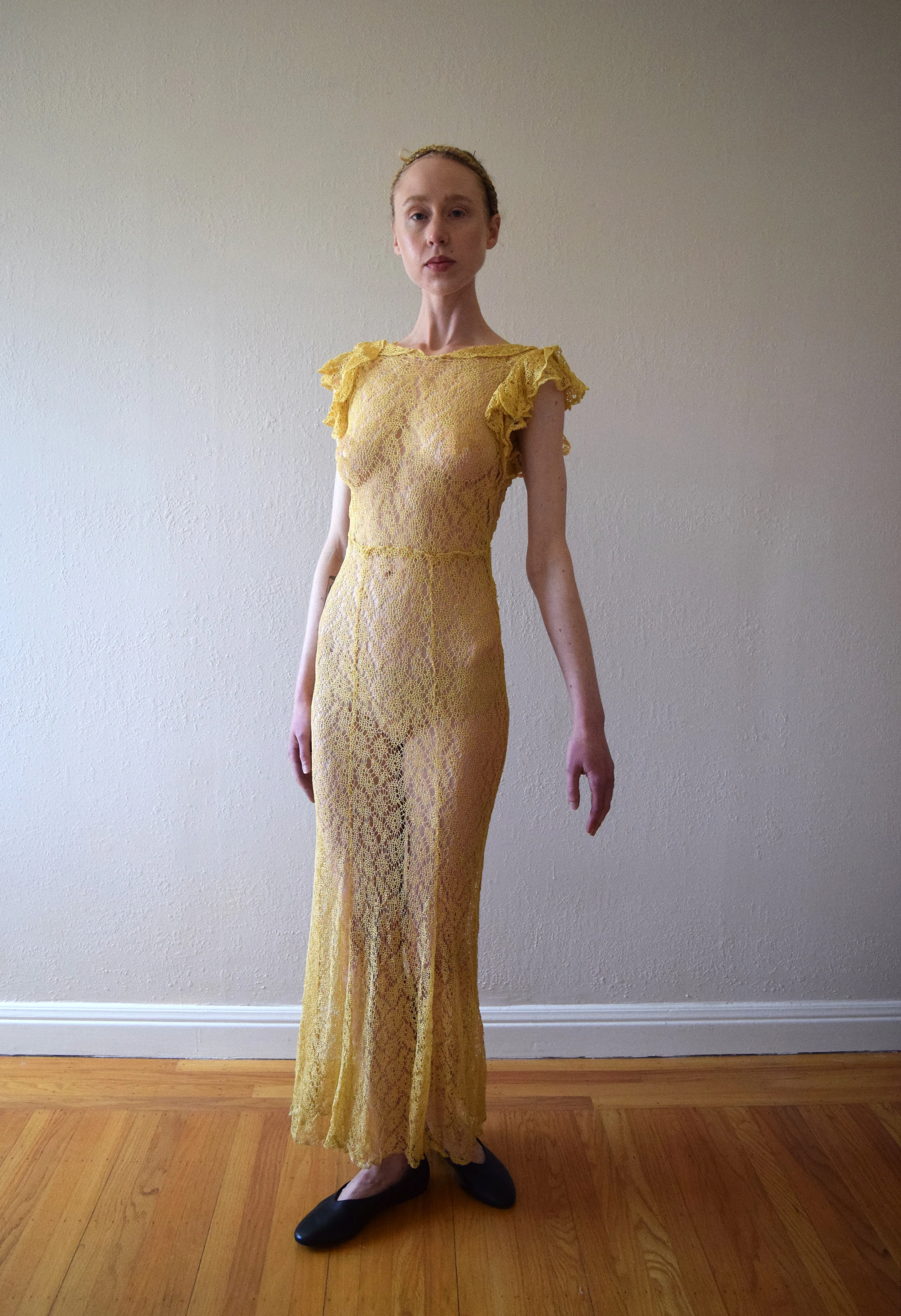 1930s lace gown . vintage yellow lace dress . size xxs to small