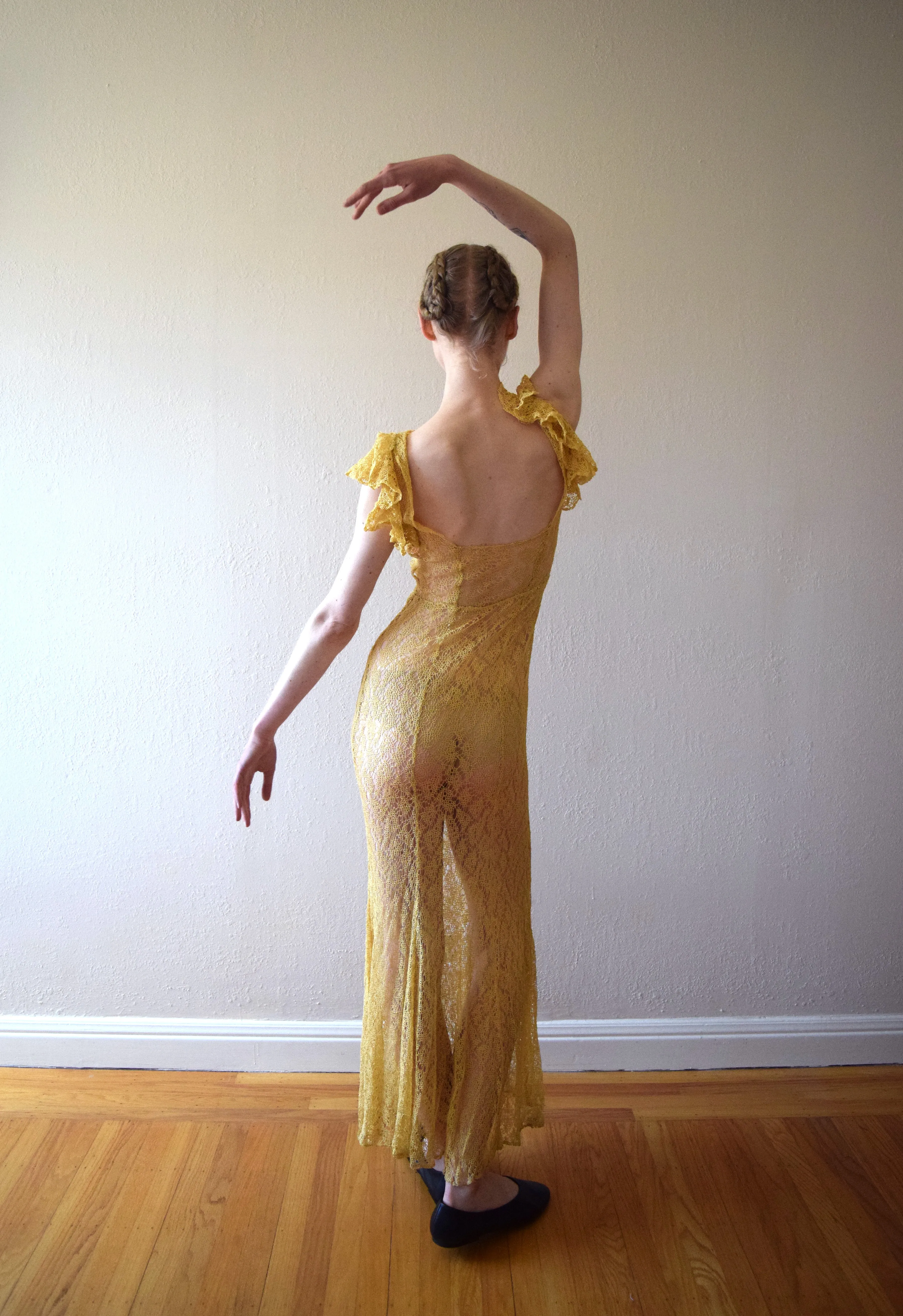 1930s lace gown . vintage yellow lace dress . size xxs to small