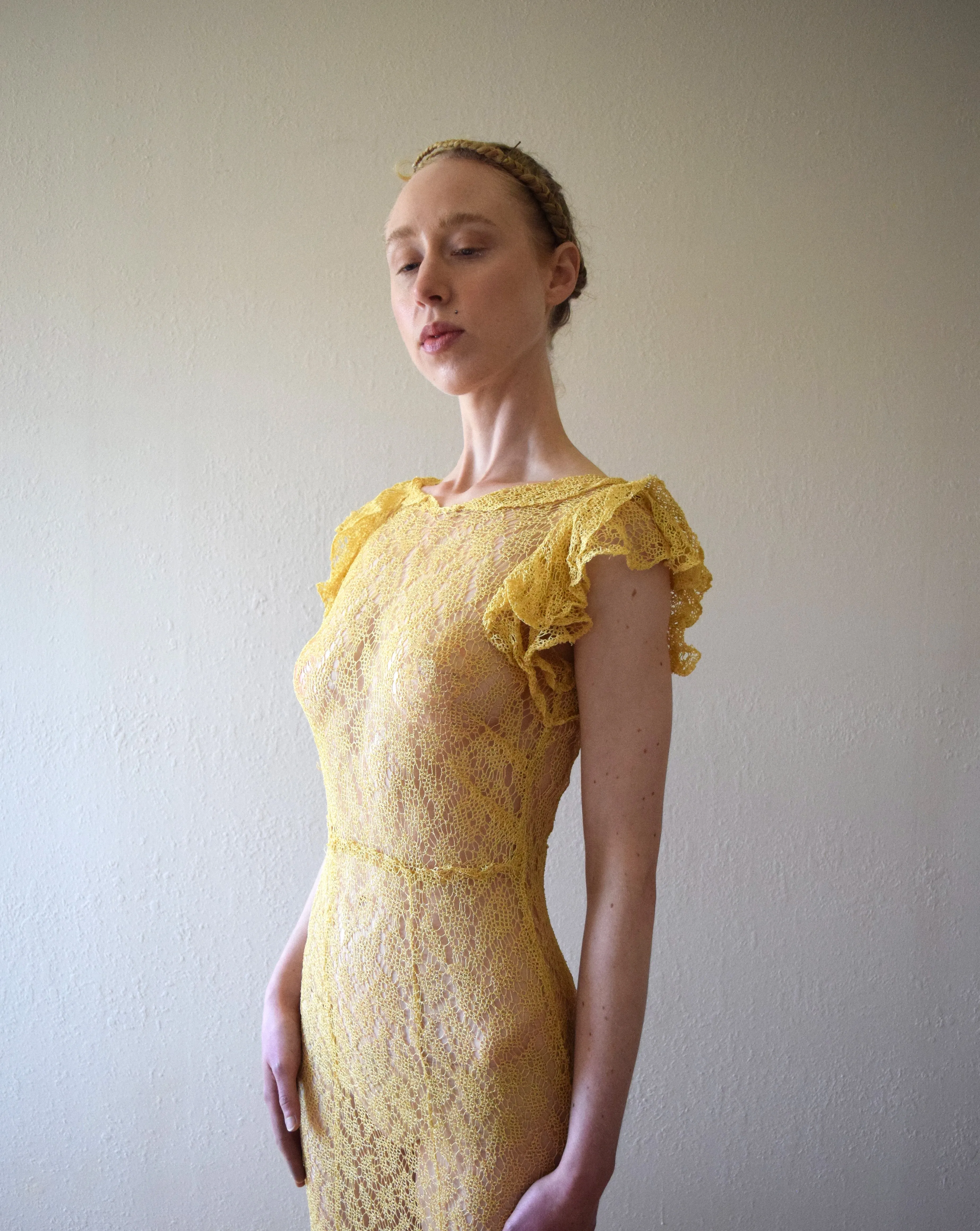 1930s lace gown . vintage yellow lace dress . size xxs to small