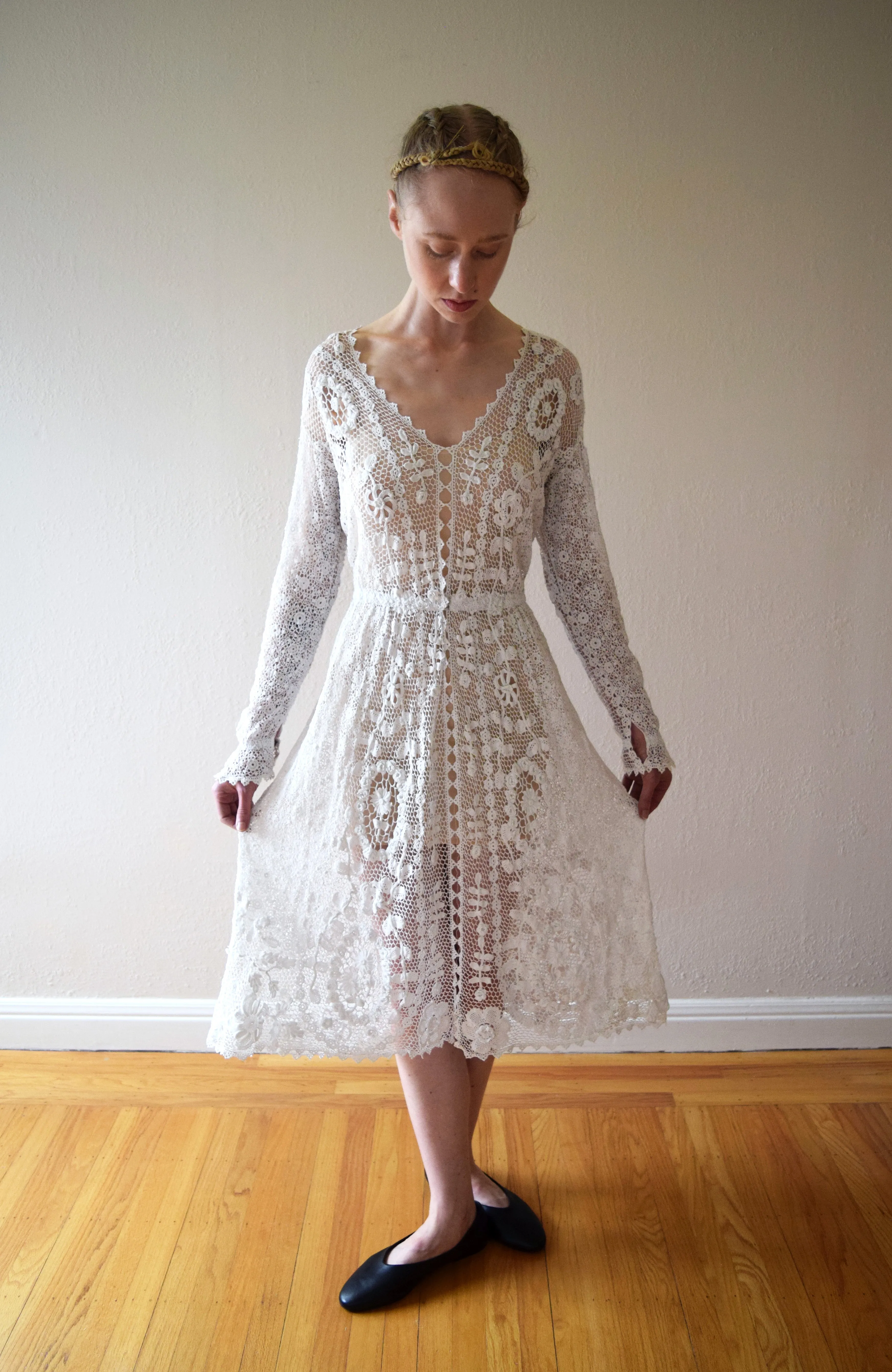 Antique Irish crochet lace dress . vintage wedding dress . size xs to small