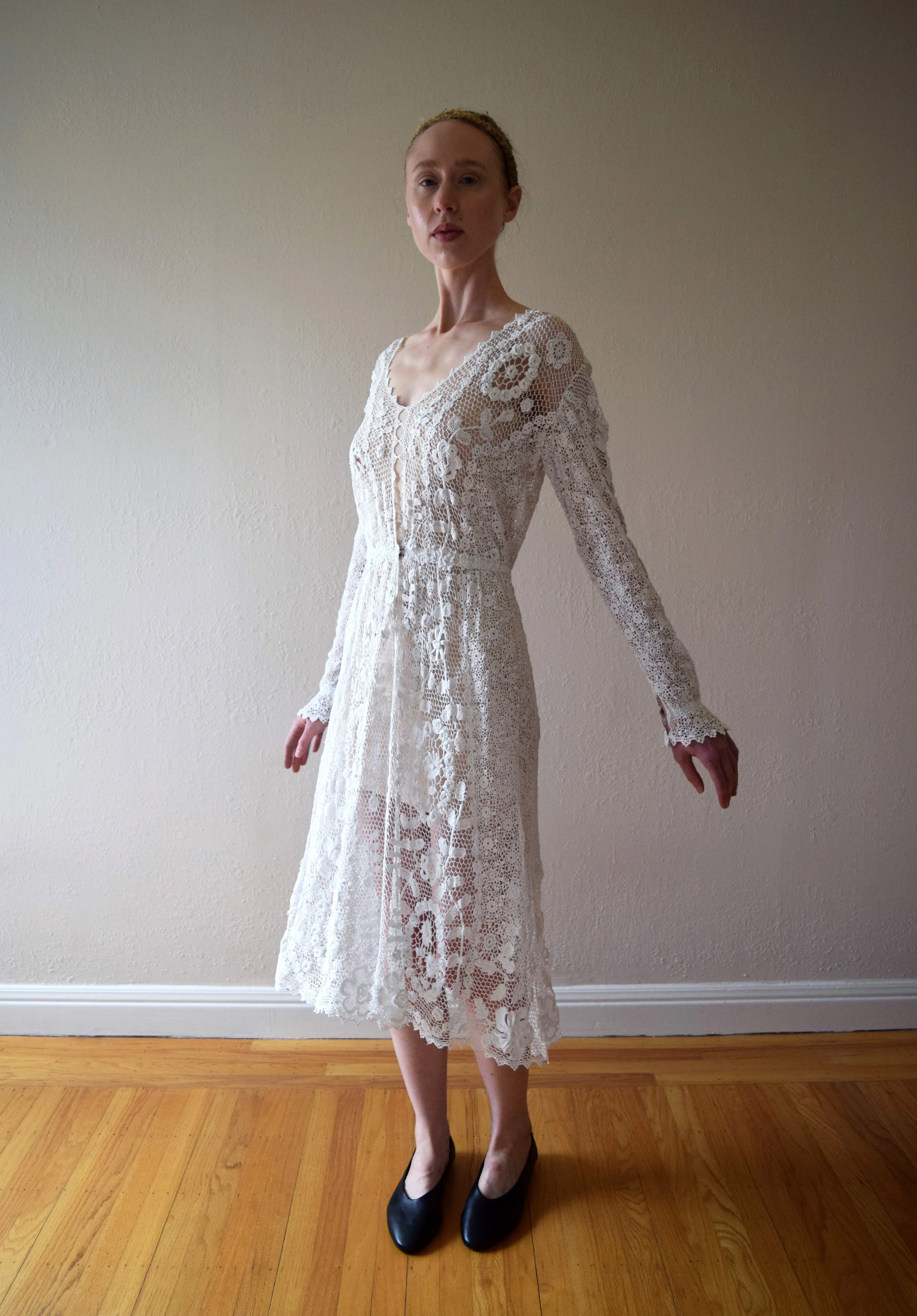 Antique Irish crochet lace dress . vintage wedding dress . size xs to small