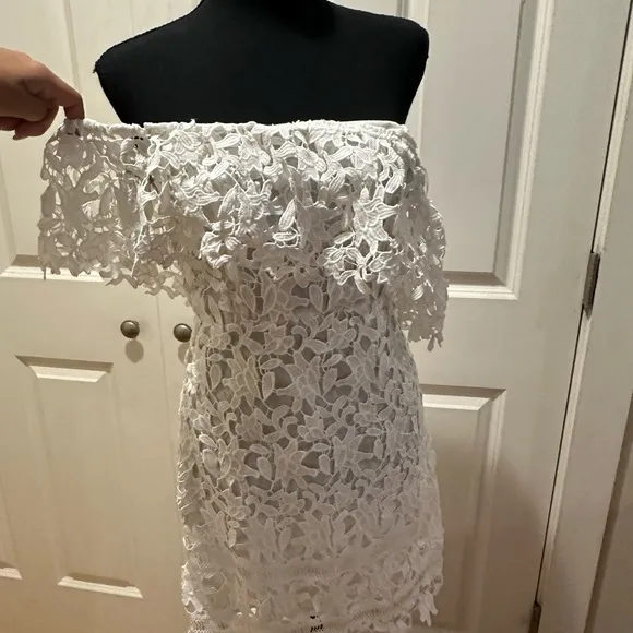 ASTR Lace dress in white