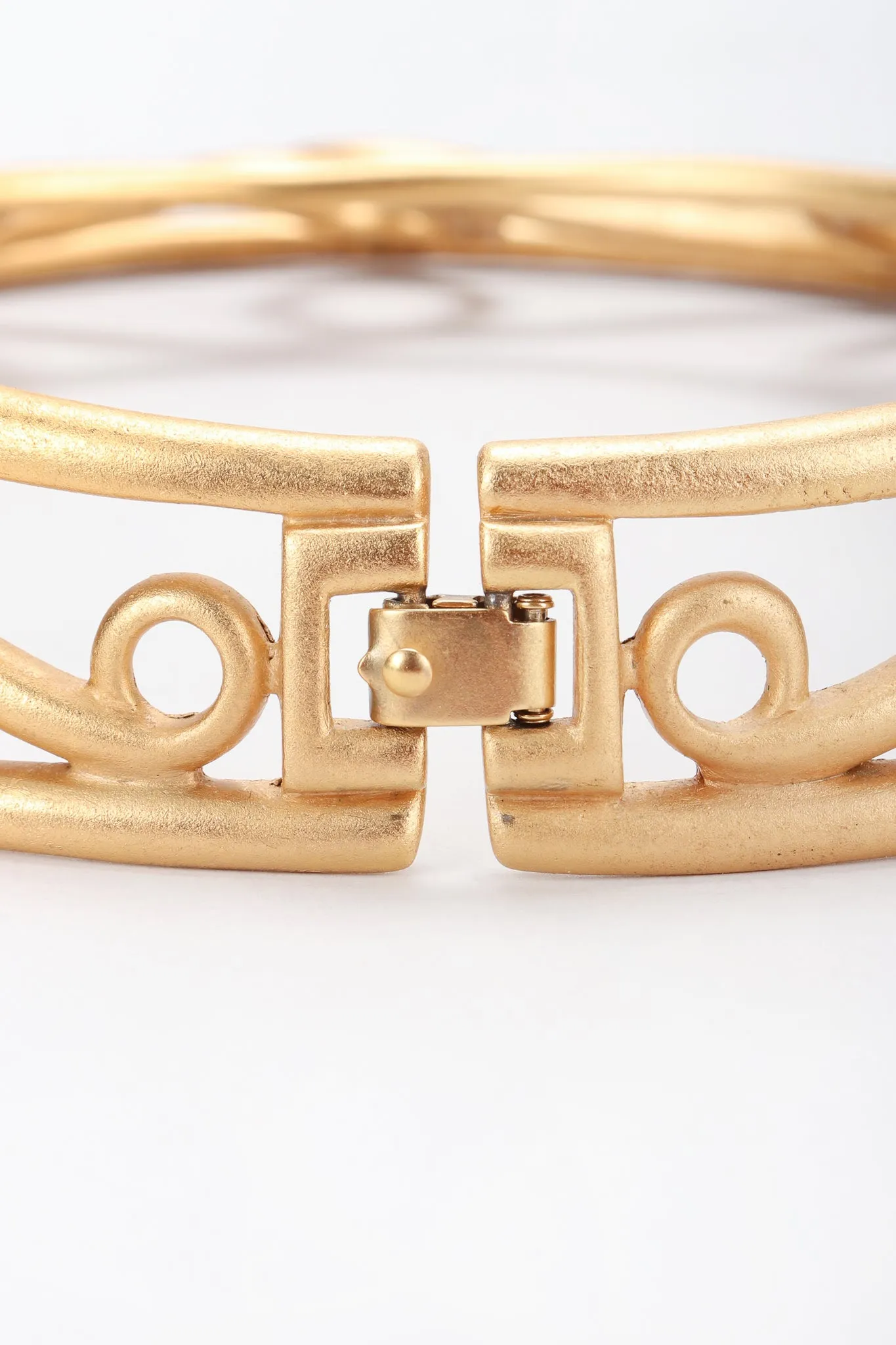Brushed Swirl Cage Collar
