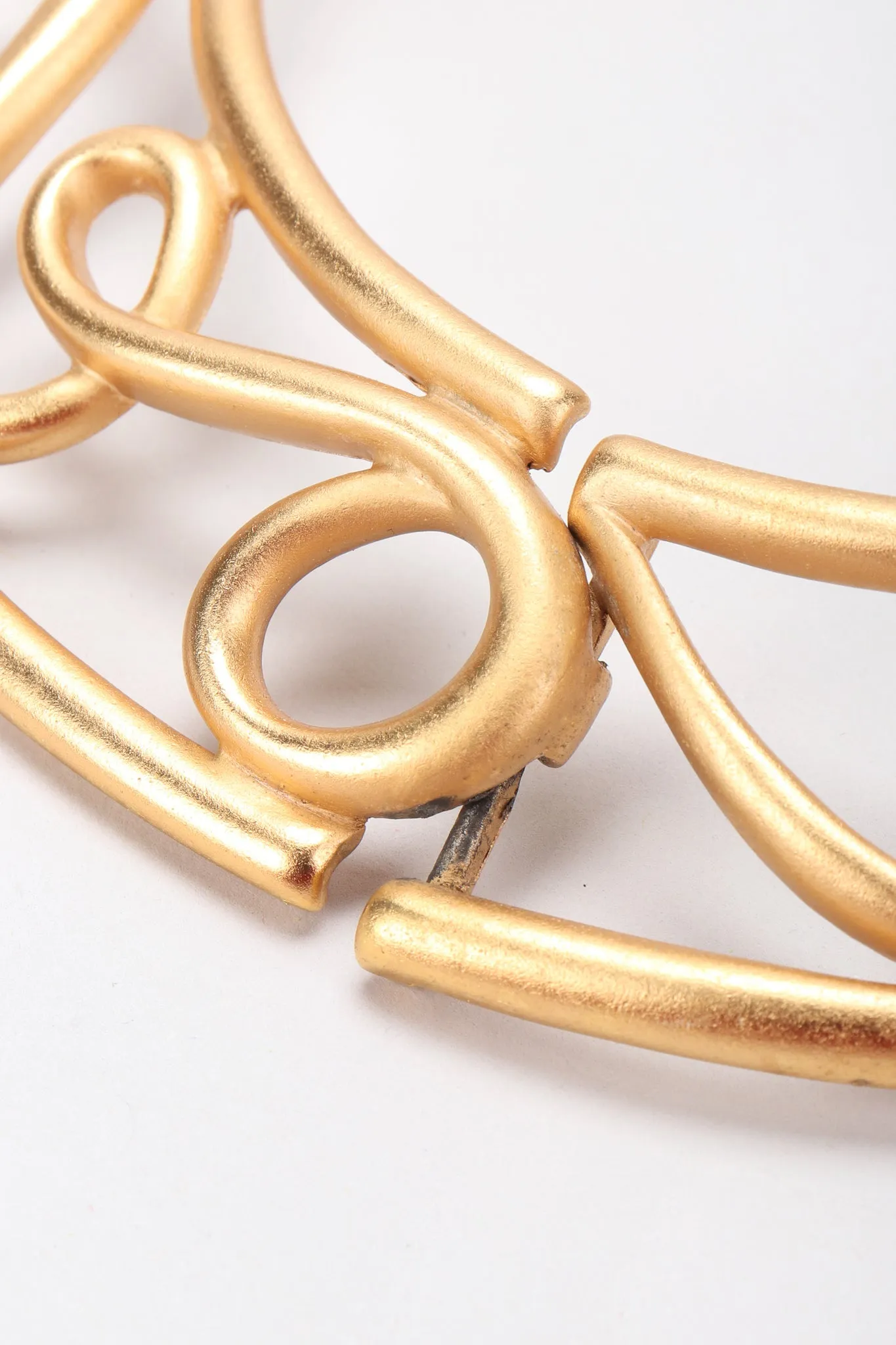Brushed Swirl Cage Collar
