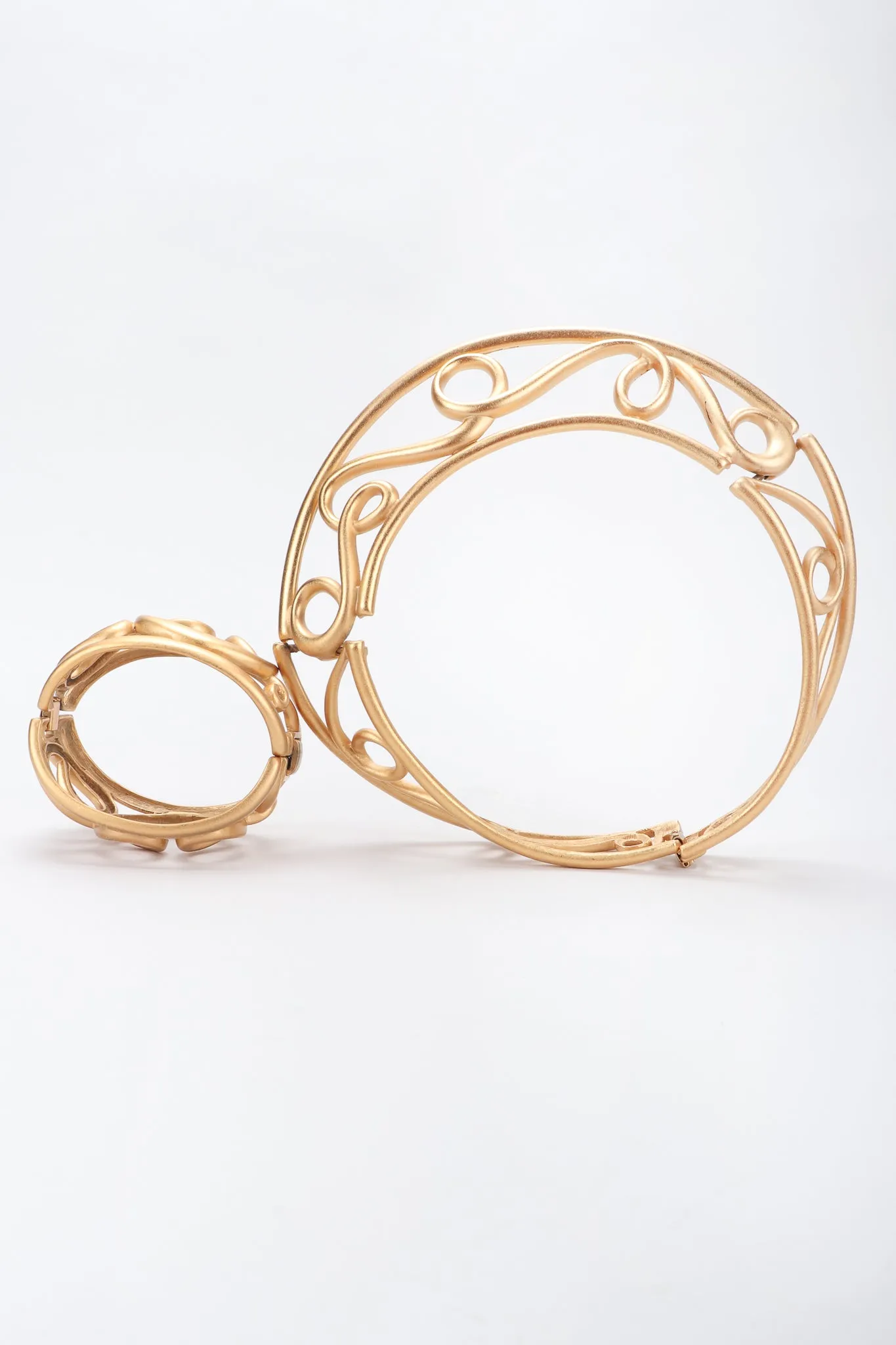 Brushed Swirl Cage Collar