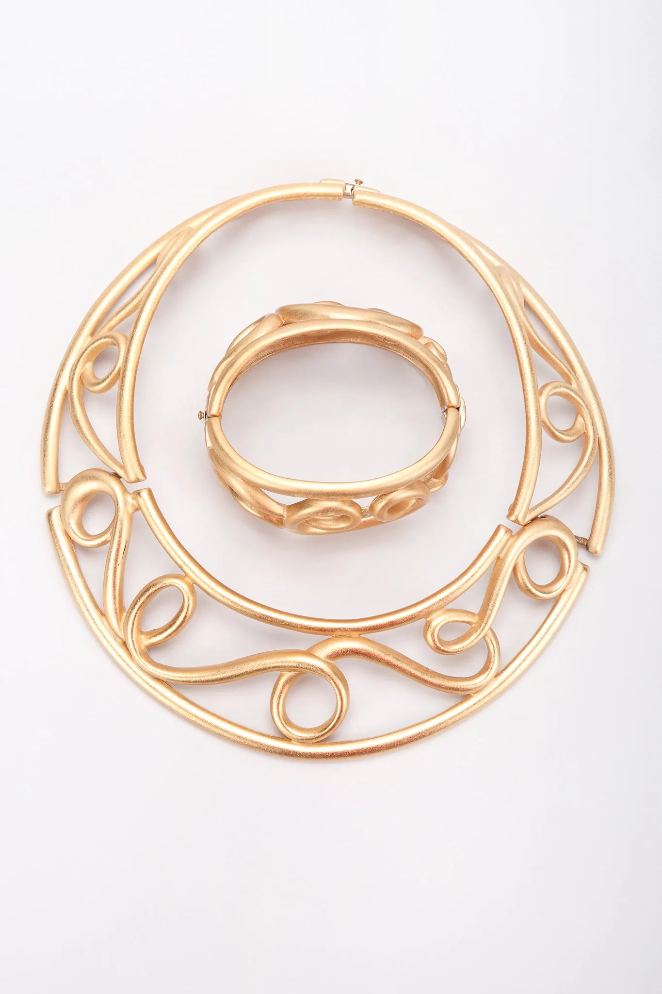 Brushed Swirl Cage Collar