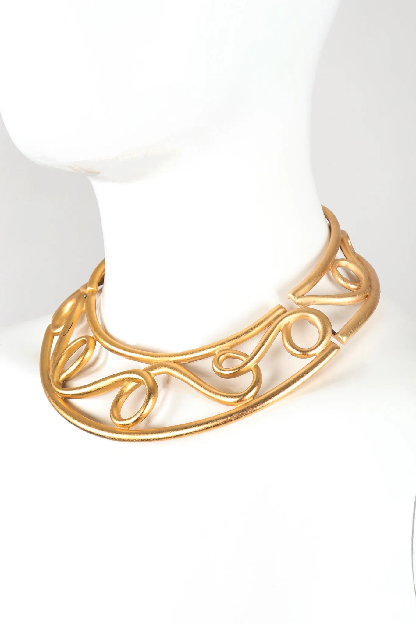 Brushed Swirl Cage Collar