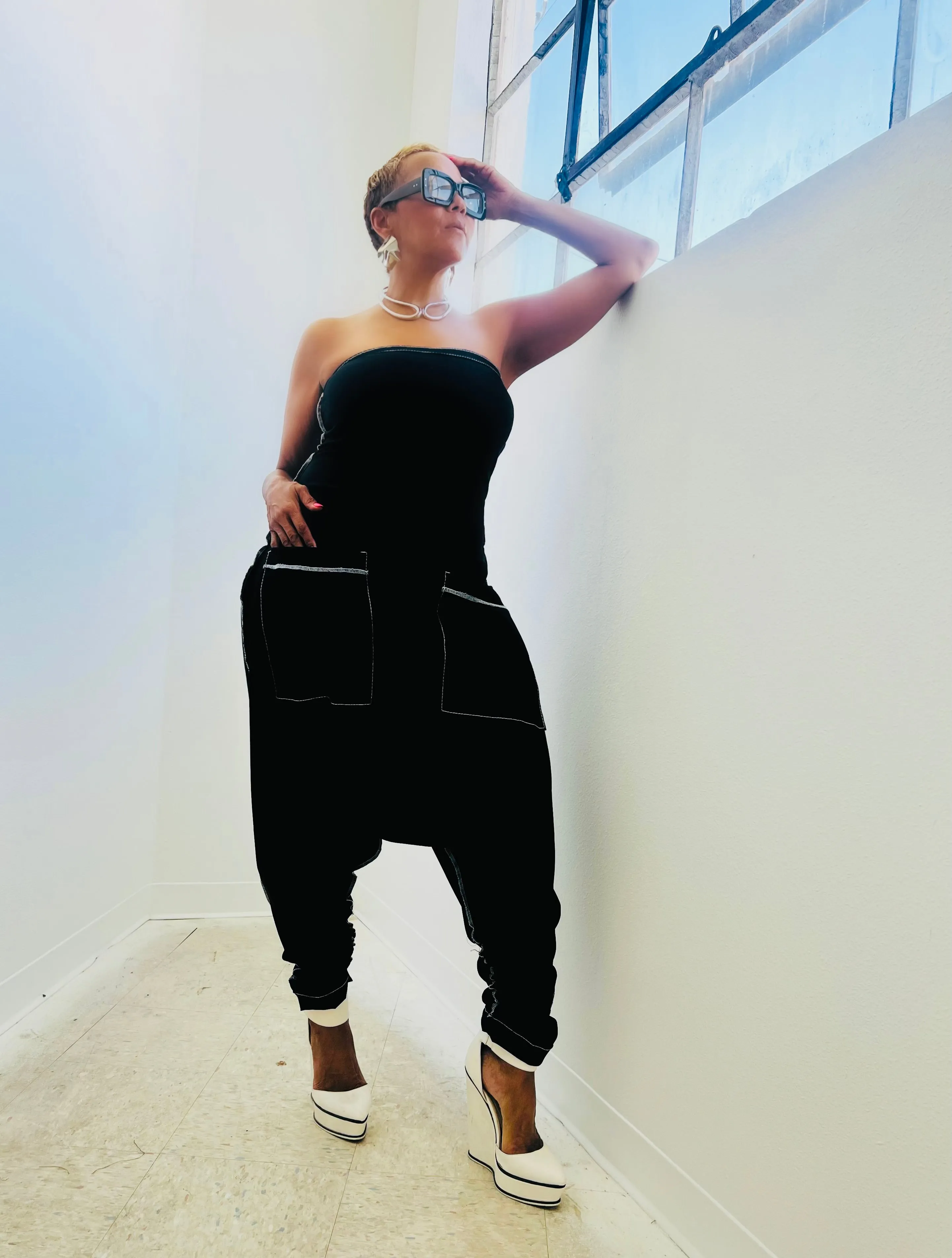 DIP IT LOW - BLACK/WHITE