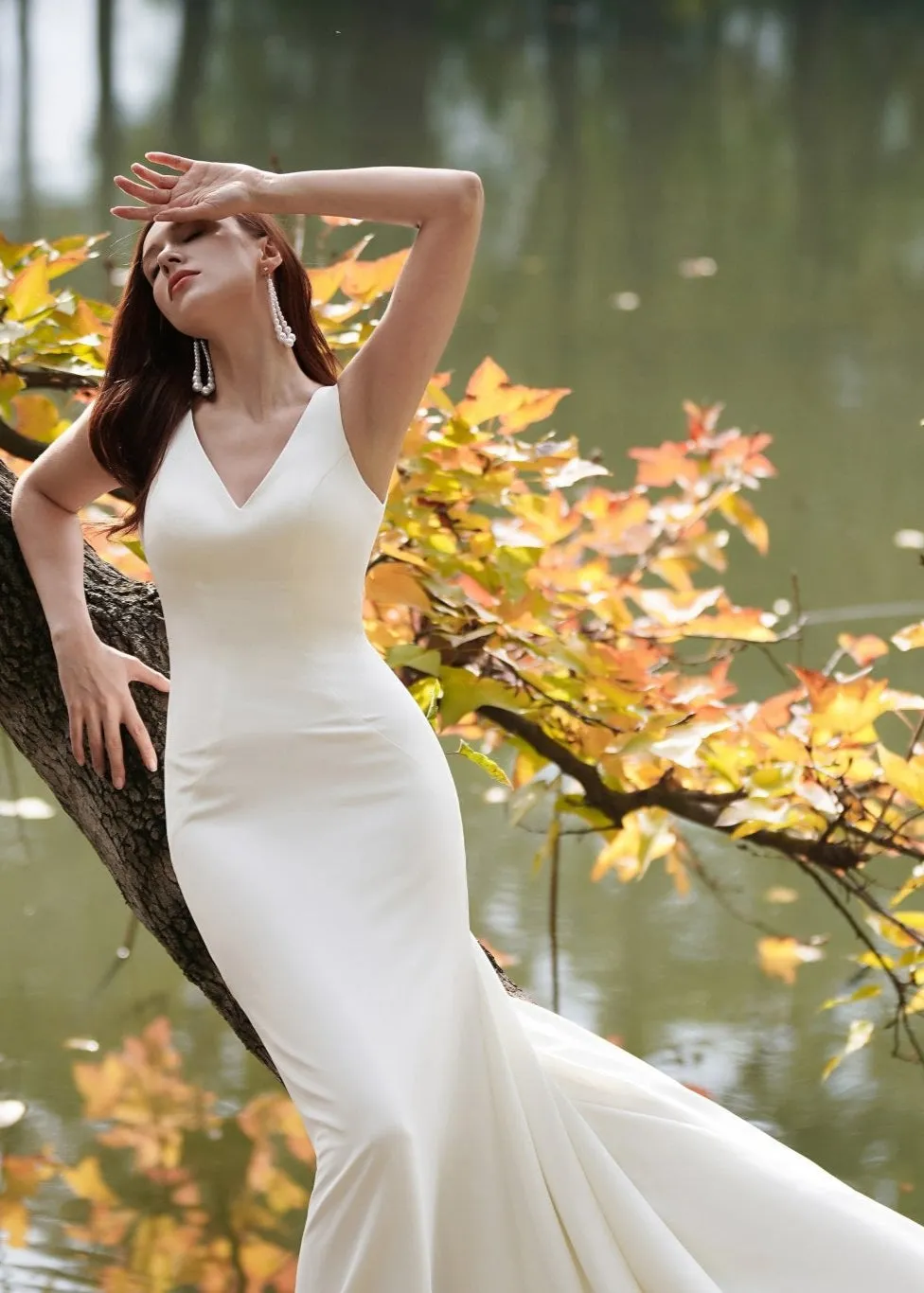 Felicity Ivory minimalist crepe wedding dress s8-10 Express NZ wide