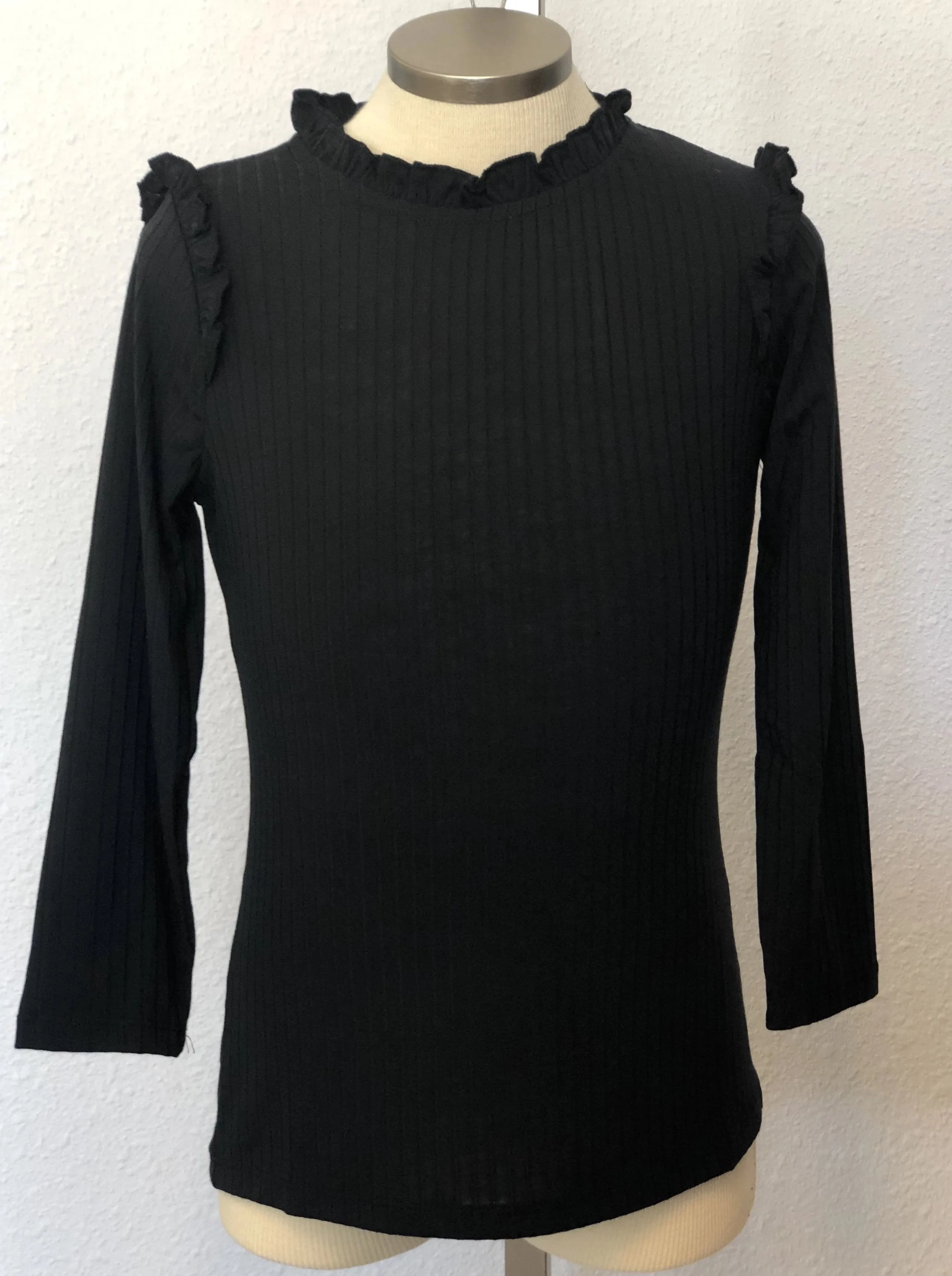 K RUFFLE NECK TOP