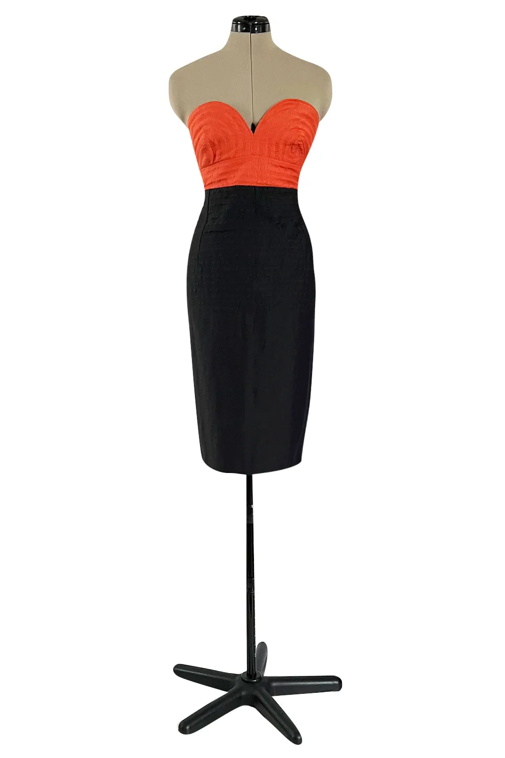 Killer Spring 1989 Gianni Versace Couture Strapless Topstitched Dress W Back Buttons & Cut Out