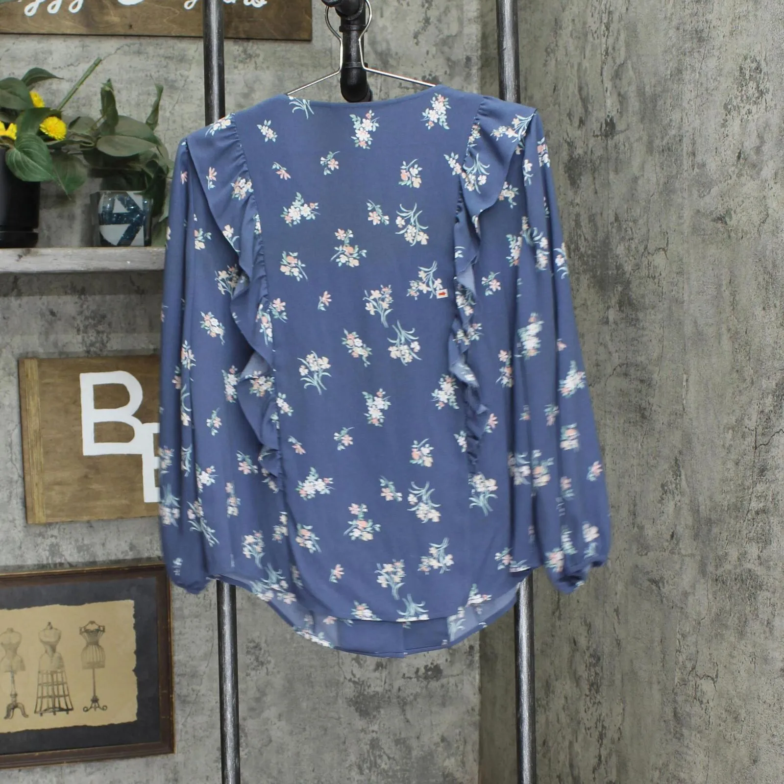 LC Lauren Conrad Ruffle Front V-Neck Long Sleeve Blouse Shirt Top Blue Floral M