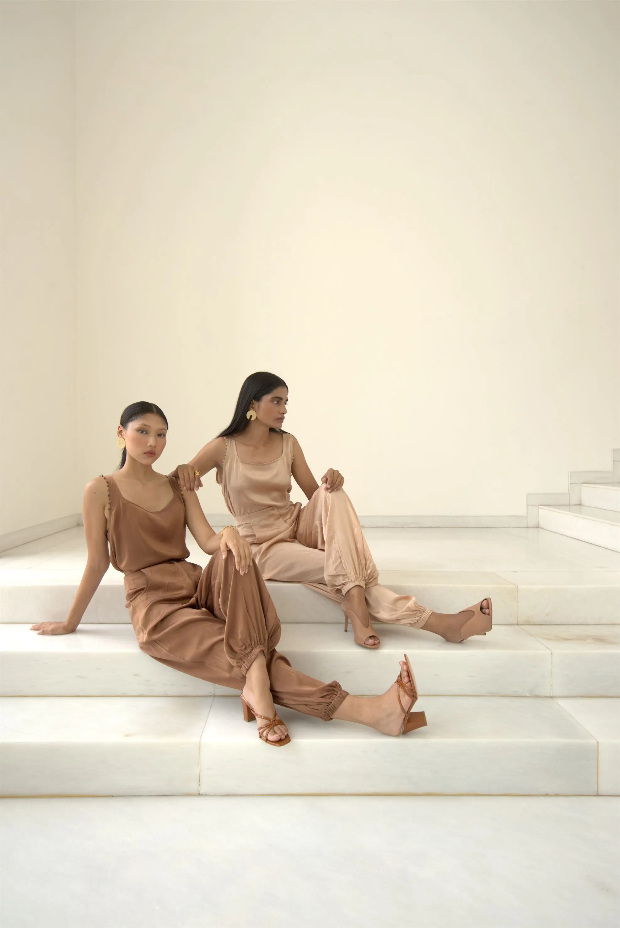 New Season Summer to Fall 2024-Top Lounge Silk Off White-CR/S/013-Suzanne-Fashion Edit Hemji