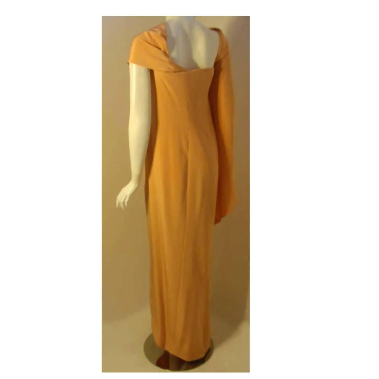 OLEG CASSINI Long Golden Silk Gown of the late Betsy Bloomingdale | EU 40
