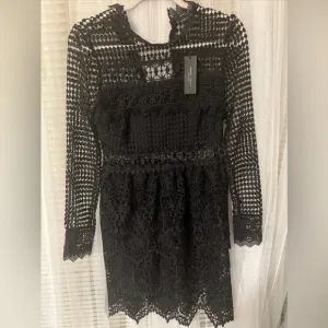 Romeo   Juliet Couture Black Tiered Long Sleeve Lace Dress Sz M 275  S1