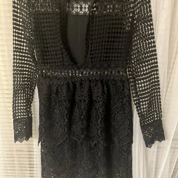 Romeo   Juliet Couture Black Tiered Long Sleeve Lace Dress Sz M 275  S1