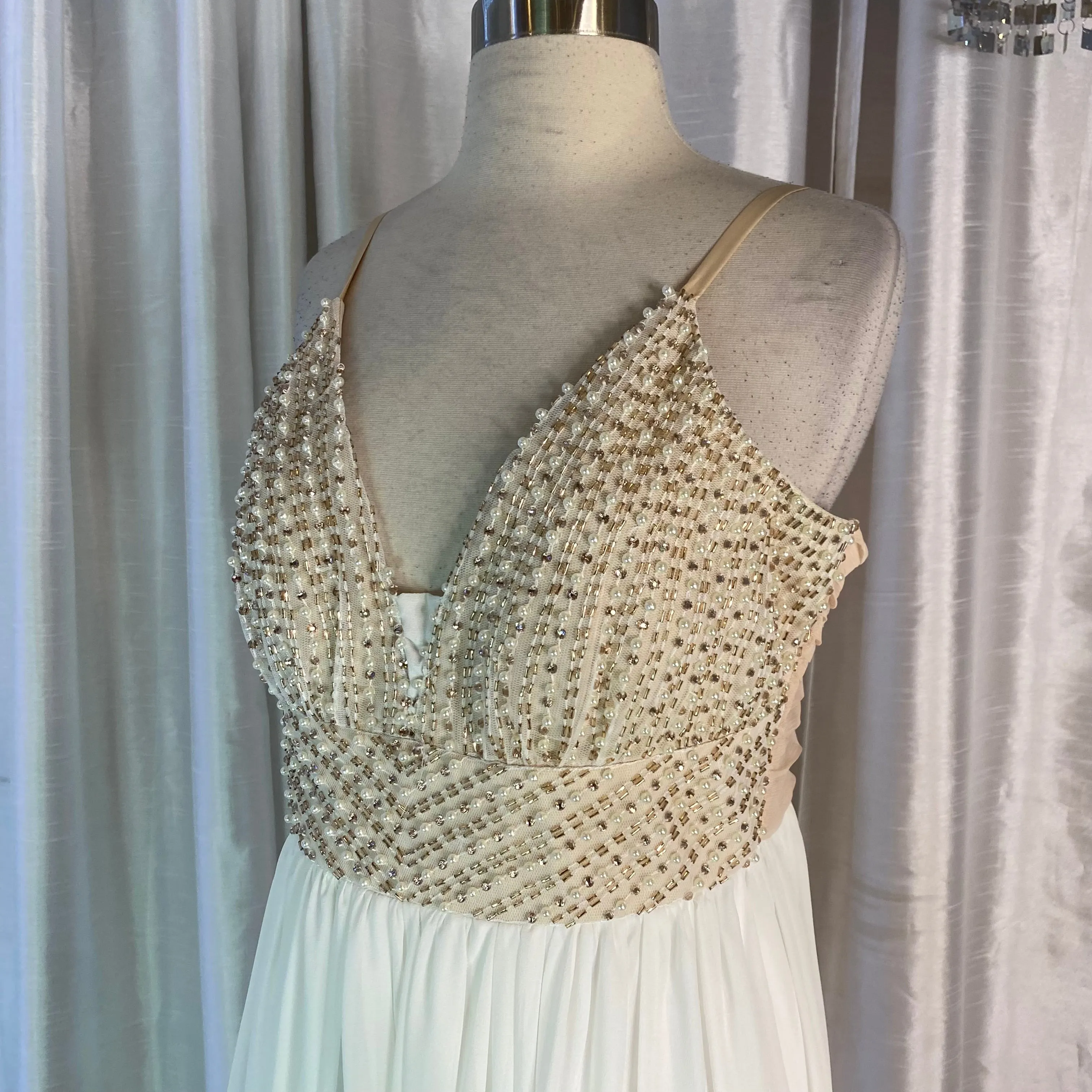 SPEECHLESS Long Gown Ivory Size 15