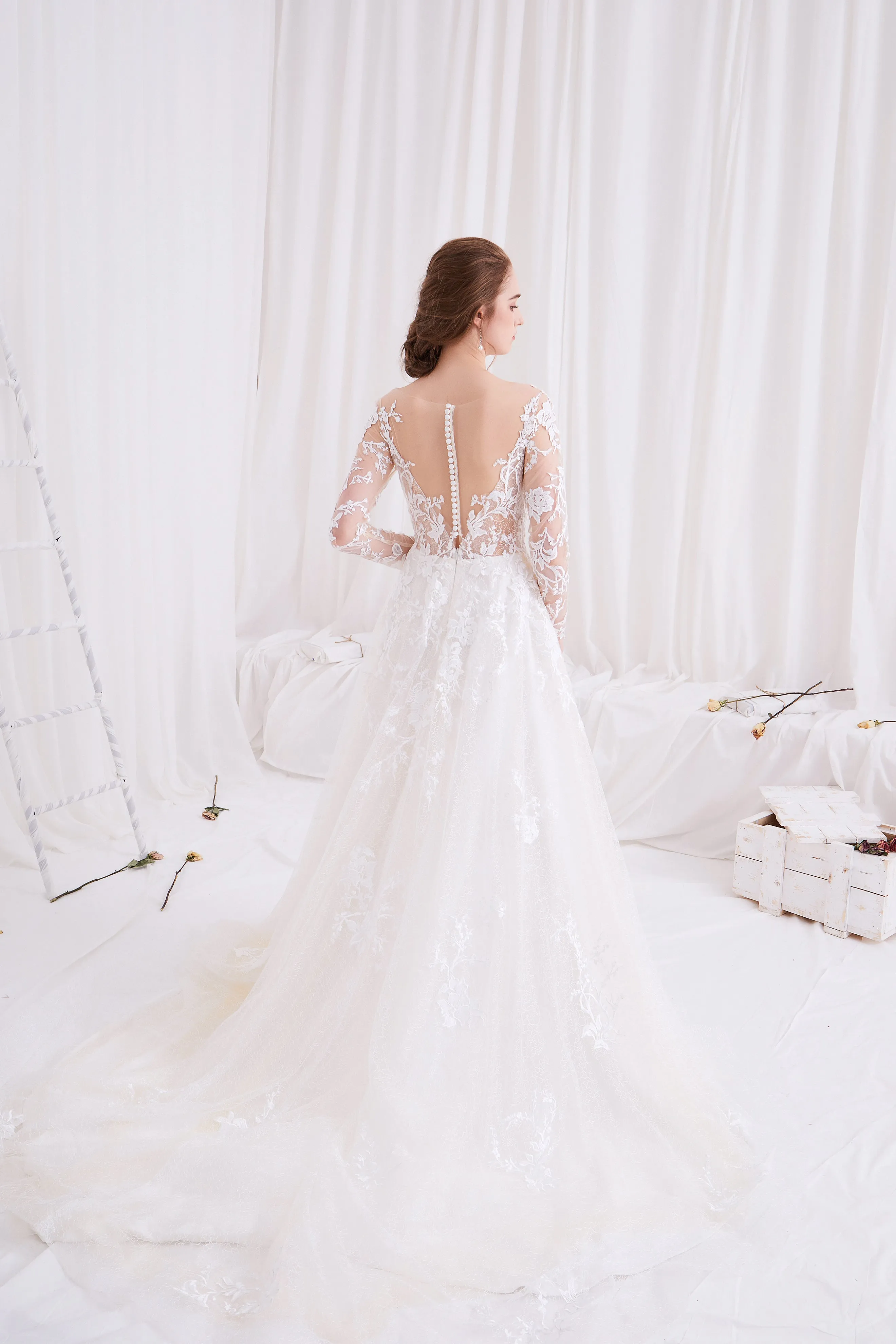 Syrinx - Selena Huan Long Sleeves Water-waive Embroidery French Floral Lace A-line Gown