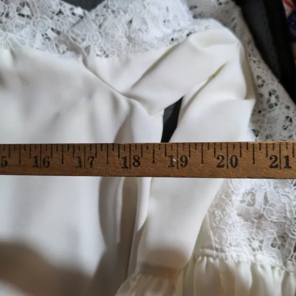 Vintage Giamba white lacy gown flowing sleeves wedding dress party dress size 9